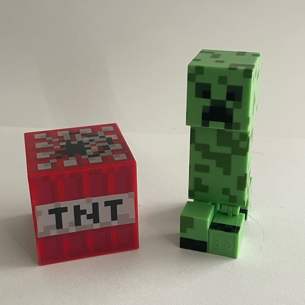Green Creeper & Red TNT Building Block Action Figures - Kids Playset